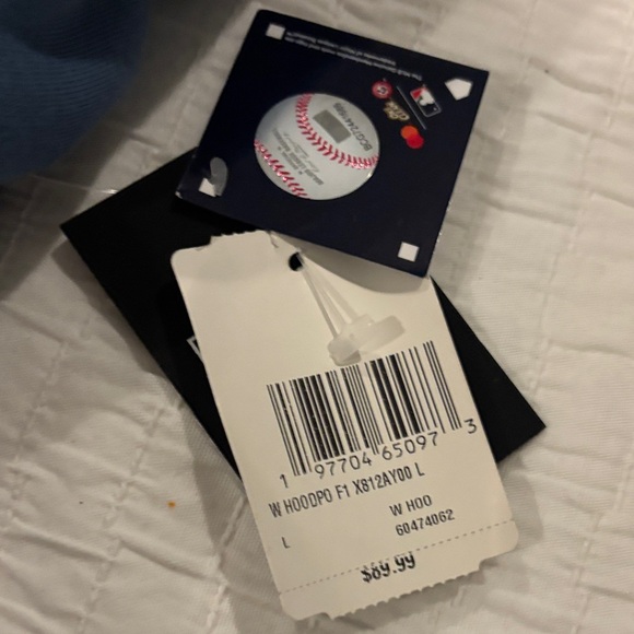 NEW ERA Yankees Baseball Hoodie in Orange and Pink - Picture 3 of 6